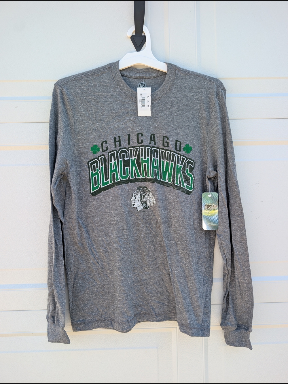 NWT-NHL Chicago Blackhawks Long-Sleeve Tee